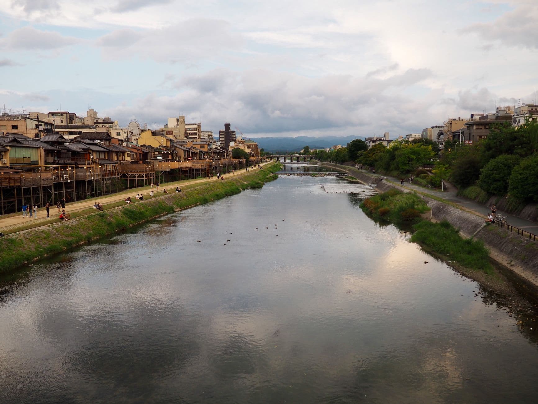 Las terrazas de verano sobre el río Kamo, en Kioto
